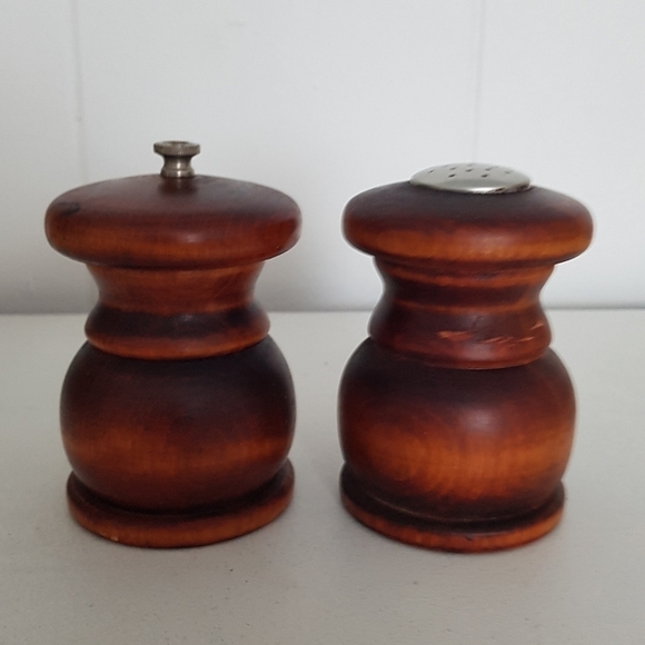 1960s Baribocraft Wood Salt Shaker and Pepper Mill - Picture 8 of 8